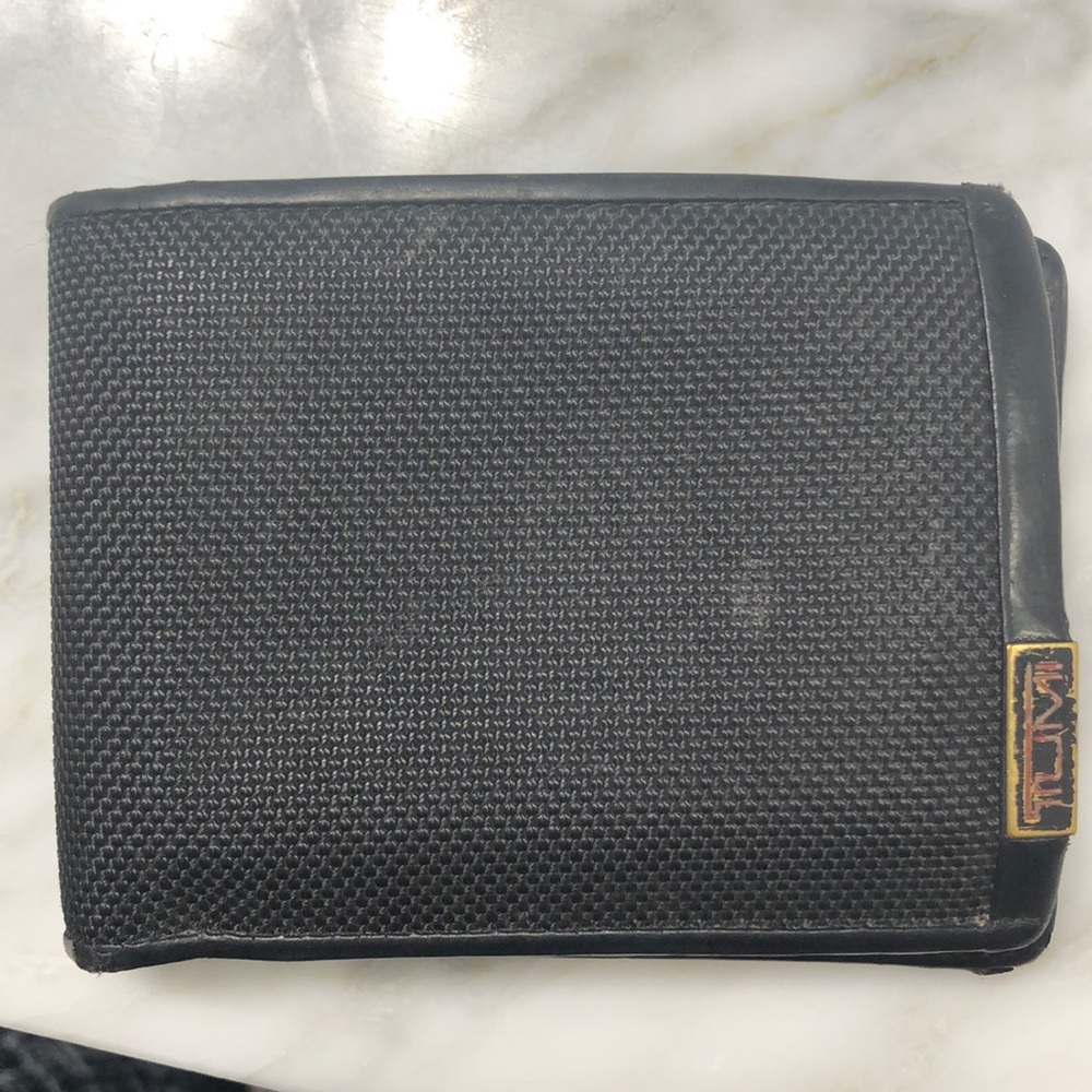 Men’s Tumi wallet
